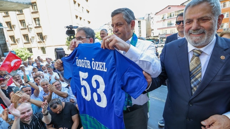 YENİ PARTİ GENEL BAŞKANI ÖZGÜR ÖZEL RİZE’DEYDİ.