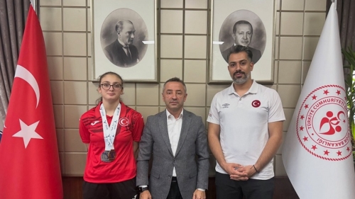 Avrupa’da Tarih Yazan Meryem Kandemir den  İl Müdürü Ramazan Öztürk’ü ziyaret