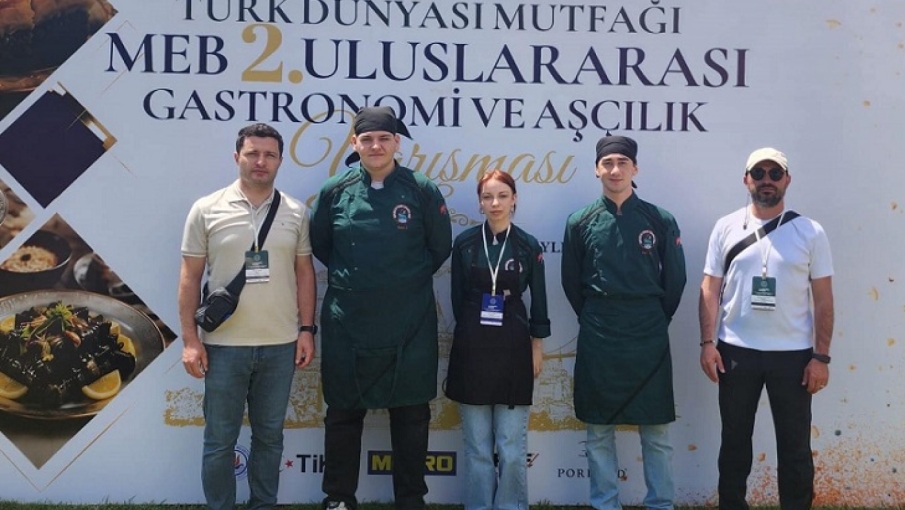 İyidere Meslek Lisesi Öğrencileri Uluslararası Gastronomi Yarışmasında Gümüş Madalya Kazandı