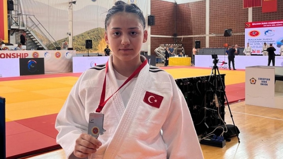 Rizeli Sporcu Ennur Çiftyıldız’ dan Balkan İkinciliği