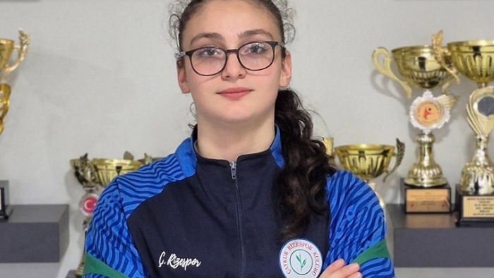 Rizeli Halterci Kandemir, Sakarya’da Rekorlar Kırdı, Gözünü Avrupa Şampiyonluğu’na Dikti!