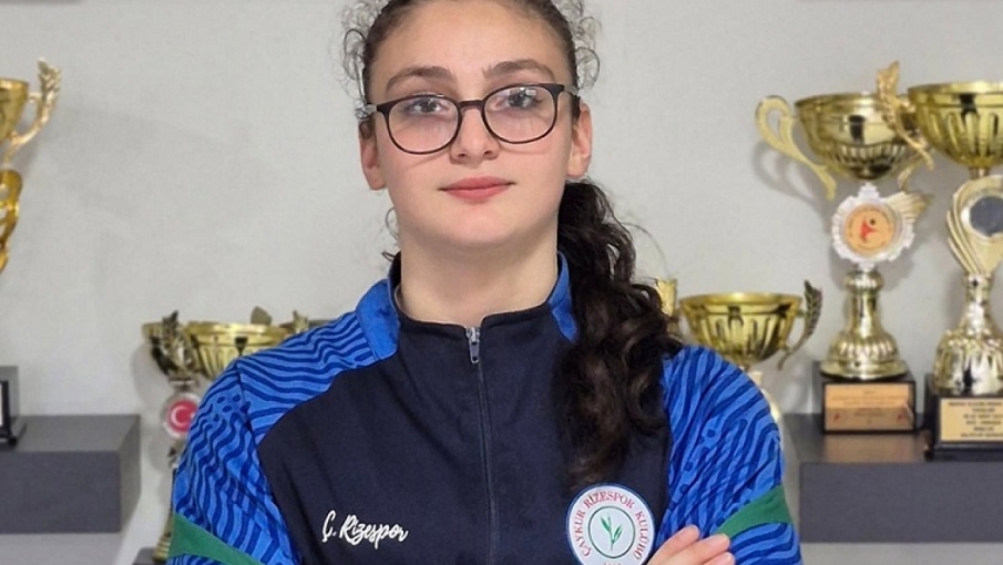 Rizeli Halterci Kandemir, Sakarya’da Rekorlar Kırdı, Gözünü Avrupa Şampiyonluğu’na Dikti!