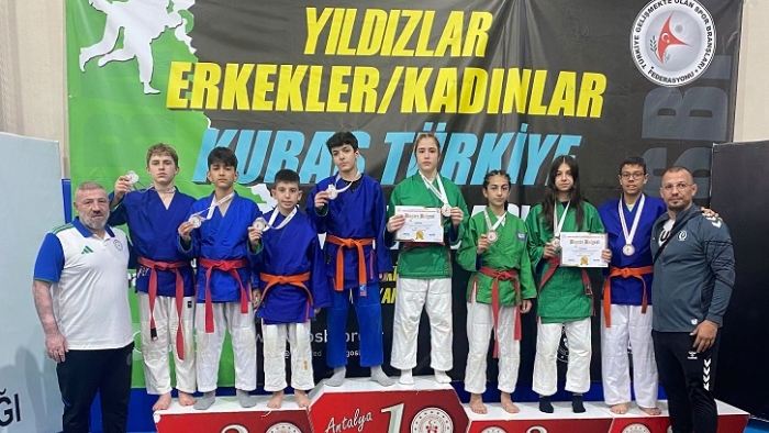 Yıldızlar Türkiye Kuraş Şampiyonası’nda Rizeli sporculardan  8 Madalya