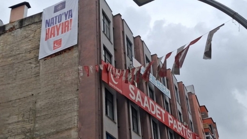 Saadet Partisi Rize'den "NATO'ya Hayır" Pankartlı Protesto