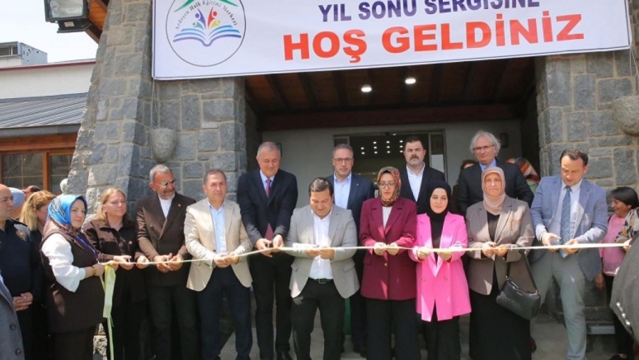 Ardeşen’de Halk Eğitimi Merkezi Yıl Sonu Sergisi Yoğun İlgi Gördü