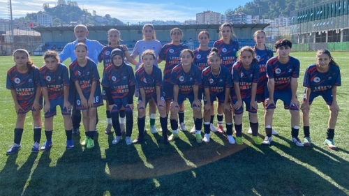 Rize Yeşilçayspor U15 Kadın Futbol Takımı Dolu Dizgin: Hedef Daha Büyük Başarılar