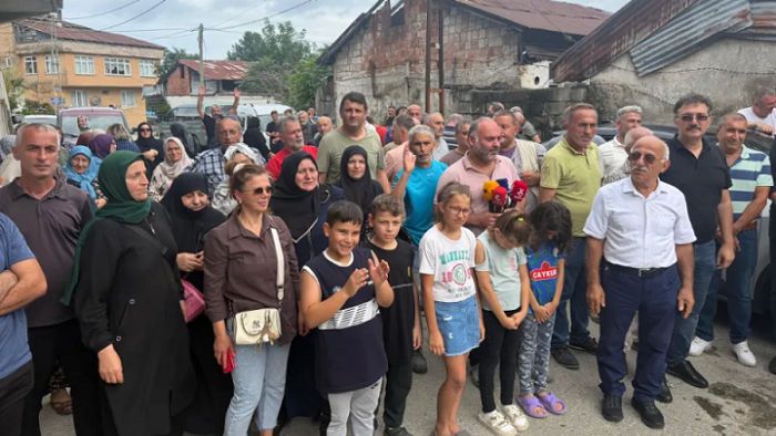 Yağlıtaş’ta TOKİ Tepkisi: Hak Sahipleri Yol Kapatıp “Adalet” İstedi