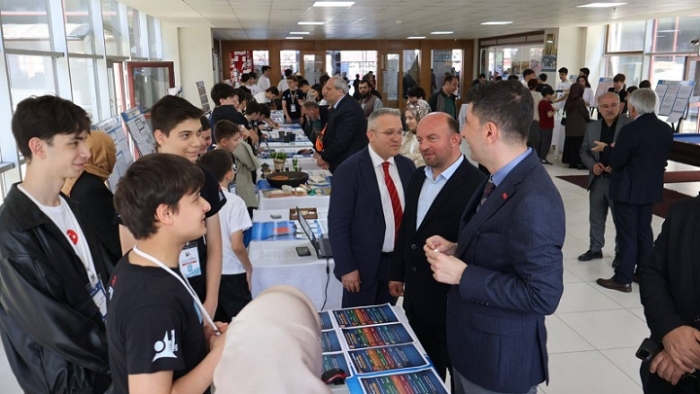 Güneysu’da TÜBİTAK 4006 Bilim Fuarı Coşkusu