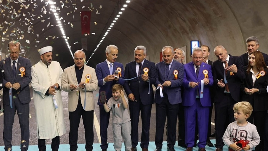 Çamlıhemşin Tünelli Geçişi Hizmete Açıldı